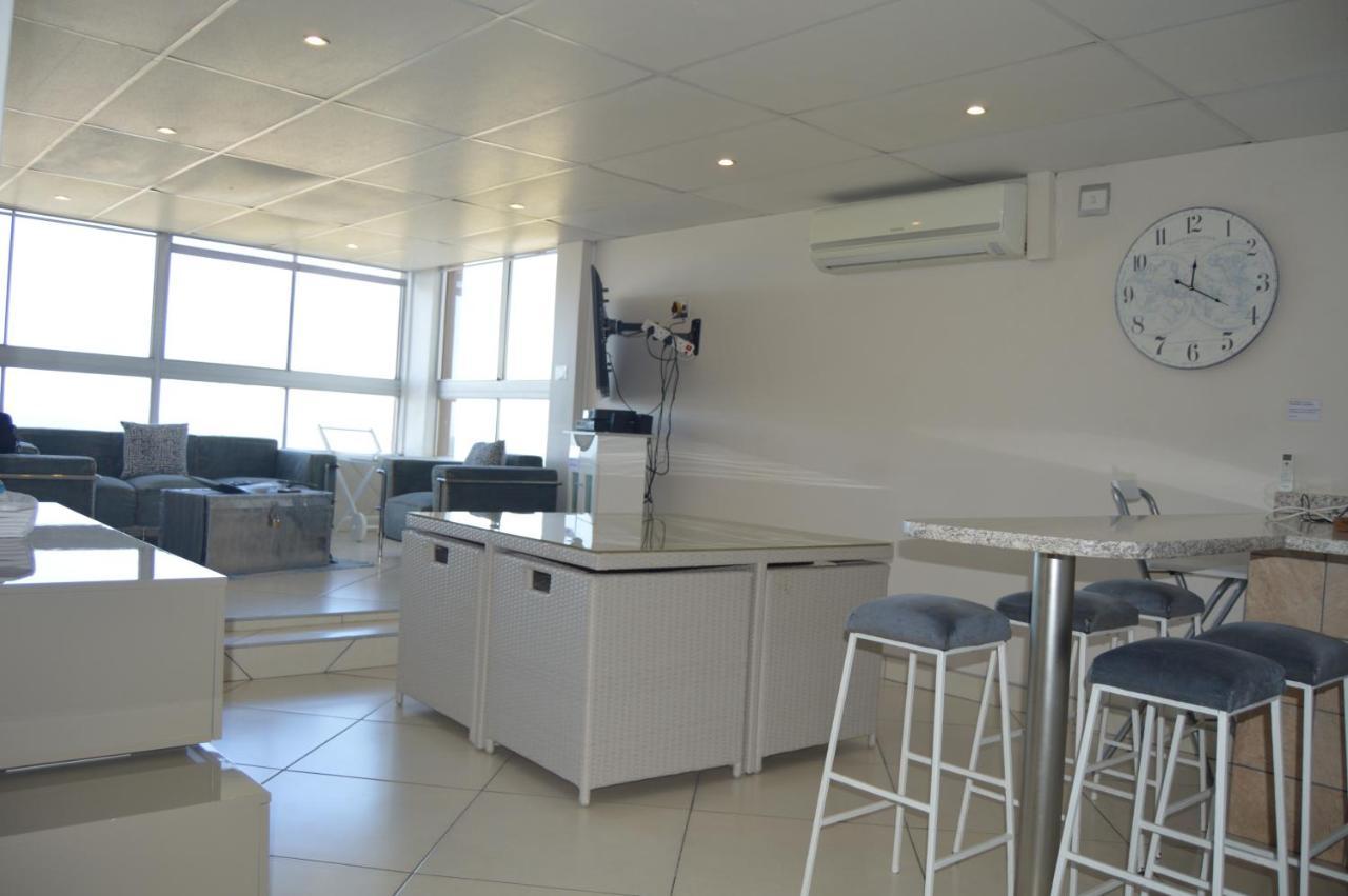 Accommodation Front - Classy 4 Sleeper With Ocean Views Durban Exterior photo