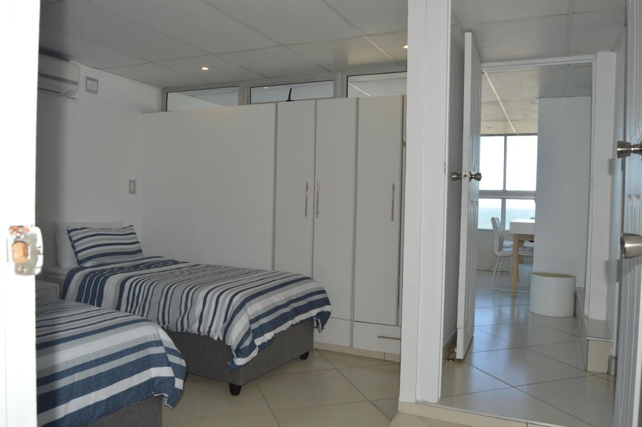 Accommodation Front - Classy 4 Sleeper With Ocean Views Durban Exterior photo