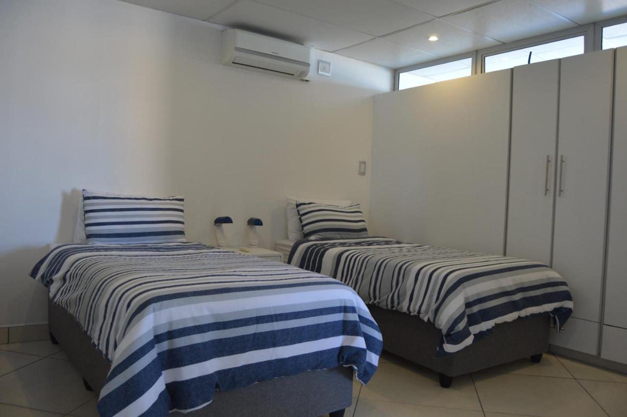 Accommodation Front - Classy 4 Sleeper With Ocean Views Durban Exterior photo