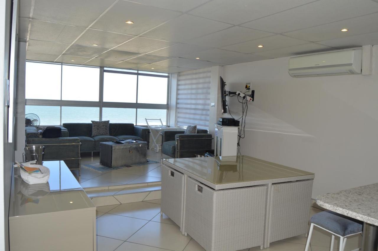 Accommodation Front - Classy 4 Sleeper With Ocean Views Durban Exterior photo