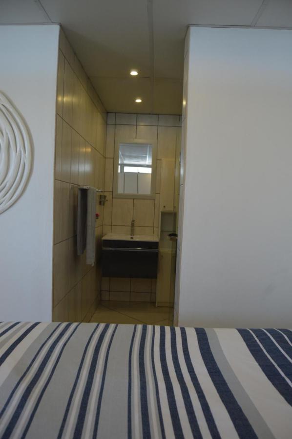 Accommodation Front - Classy 4 Sleeper With Ocean Views Durban Exterior photo